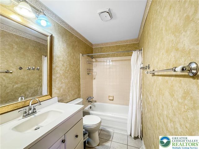 135 High Point Lane, Easton, PA 18042