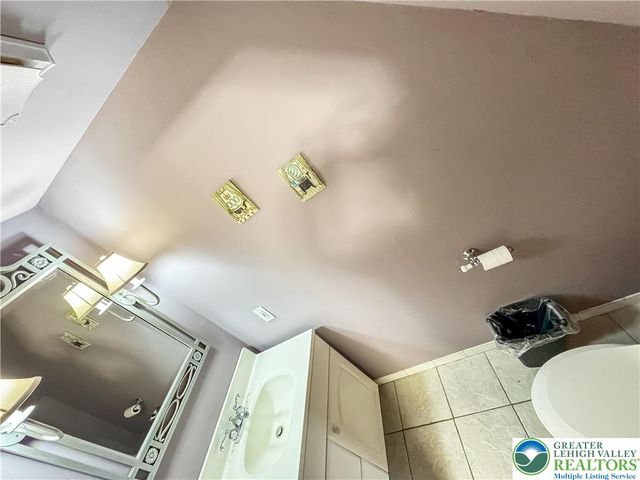 135 High Point Lane, Easton, PA 18042