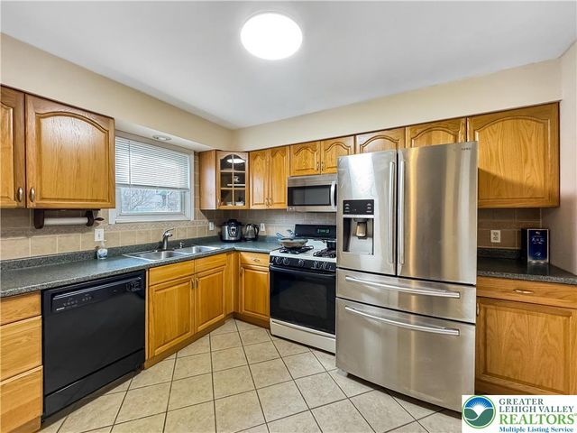 135 High Point Lane, Easton, PA 18042