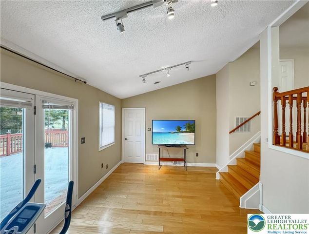 135 High Point Lane, Easton, PA 18042