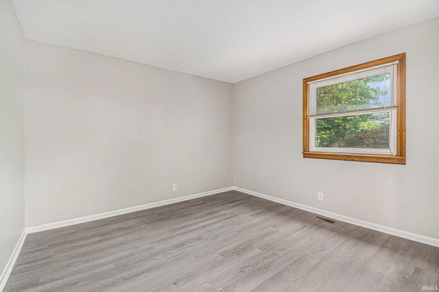 508 Lura Circle, Milford, IN 46542