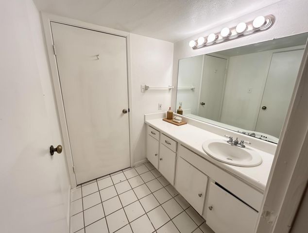 3015 Walnut Bend Ln apt 26, Houston, TX 77042