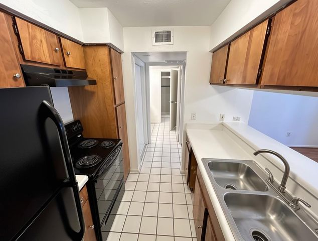 3015 Walnut Bend Ln apt 26, Houston, TX 77042