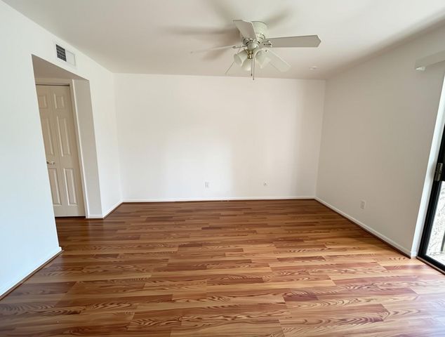 3015 Walnut Bend Ln apt 26, Houston, TX 77042