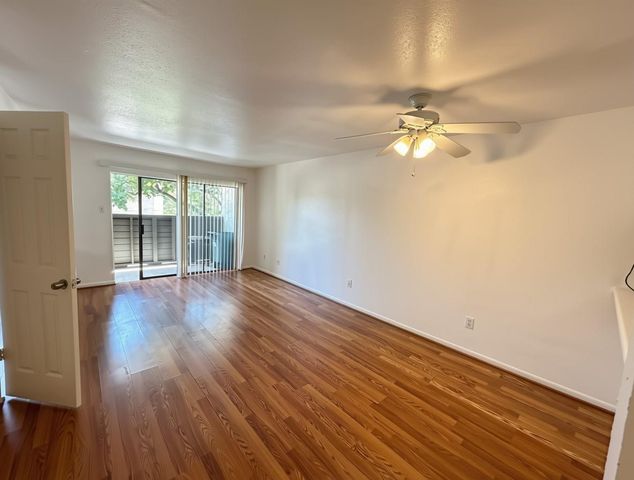 3015 Walnut Bend Ln apt 26, Houston, TX 77042