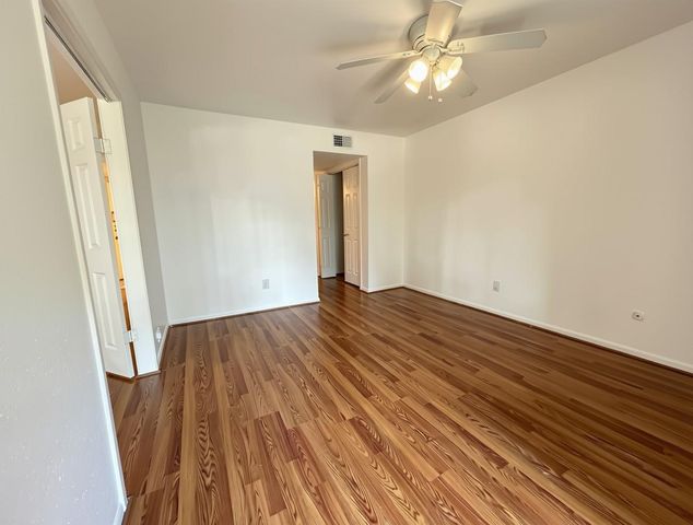 3015 Walnut Bend Ln apt 26, Houston, TX 77042
