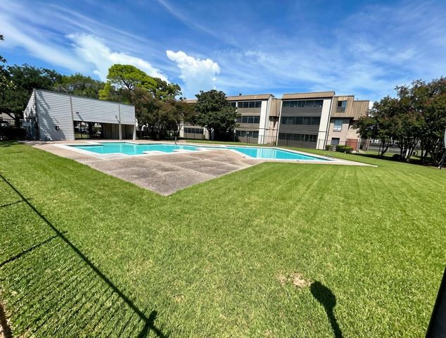 3015 Walnut Bend Ln apt 26, Houston, TX 77042