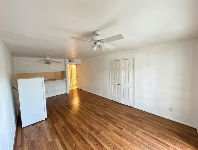 3015 Walnut Bend Ln apt 26, Houston, TX 77042