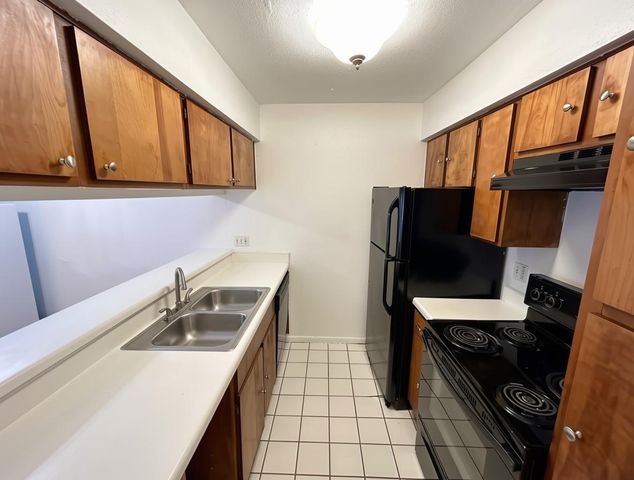 3015 Walnut Bend Ln apt 26, Houston, TX 77042