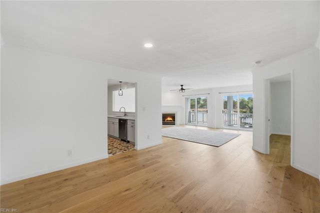 143 Harbor Watch DR, Chesapeake, VA 23320