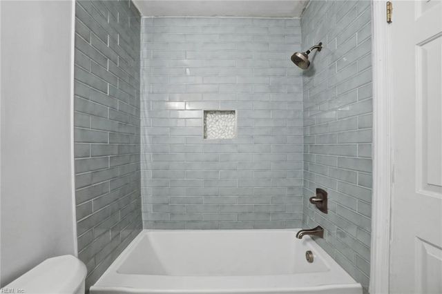 143 Harbor Watch DR, Chesapeake, VA 23320