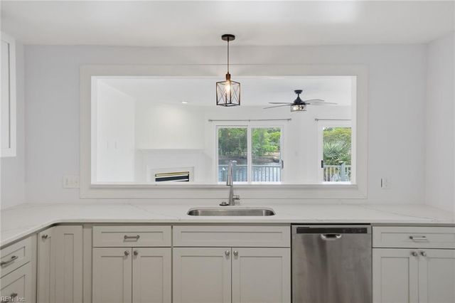 143 Harbor Watch DR, Chesapeake, VA 23320