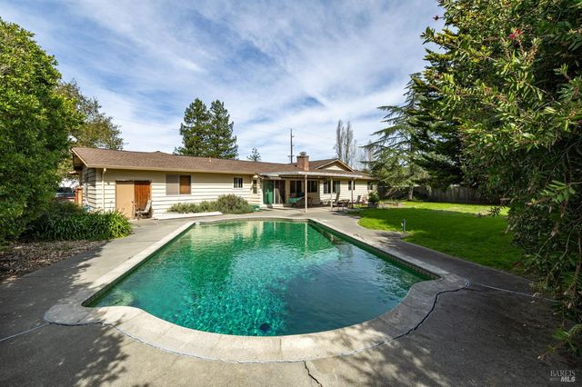 410 E Railroad Ave, Cotati, CA 94931