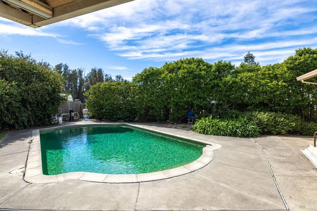 410 E Railroad Ave, Cotati, CA 94931