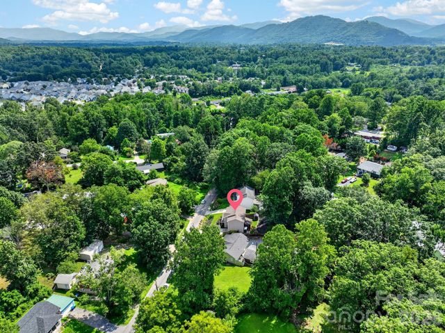 47 Royal Oaks Road, Arden, NC 28704