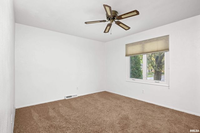 2586 E GEORGE WASHINGTON Boulevard, Davenport, IA 52803