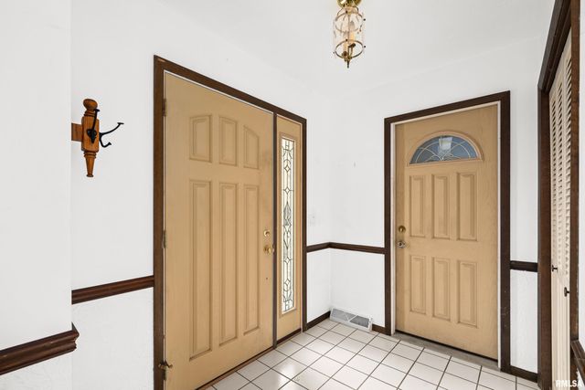 2586 E GEORGE WASHINGTON Boulevard, Davenport, IA 52803