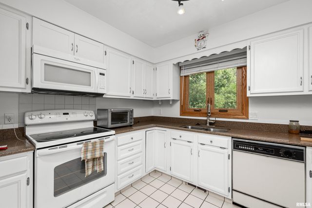 2586 E GEORGE WASHINGTON Boulevard, Davenport, IA 52803