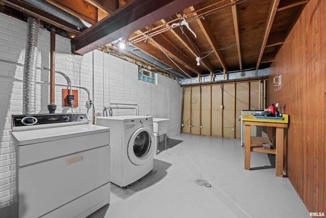 2586 E GEORGE WASHINGTON Boulevard, Davenport, IA 52803