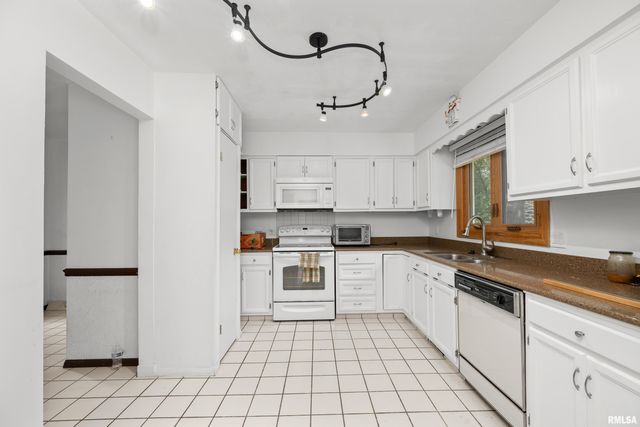 2586 E GEORGE WASHINGTON Boulevard, Davenport, IA 52803