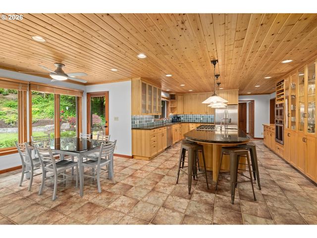 1515 S RADCLIFFE Ct, Portland, OR 97219