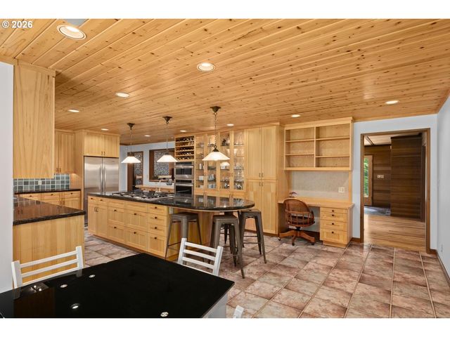1515 S RADCLIFFE Ct, Portland, OR 97219