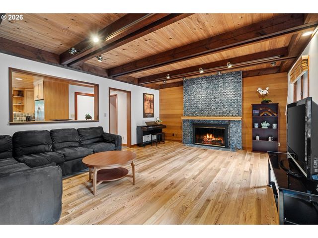 1515 S RADCLIFFE Ct, Portland, OR 97219