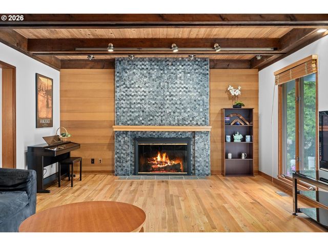 1515 S RADCLIFFE Ct, Portland, OR 97219
