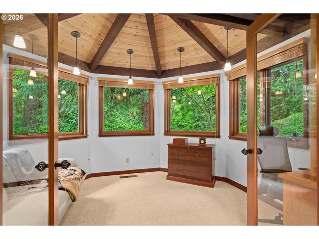 1515 S RADCLIFFE Ct, Portland, OR 97219