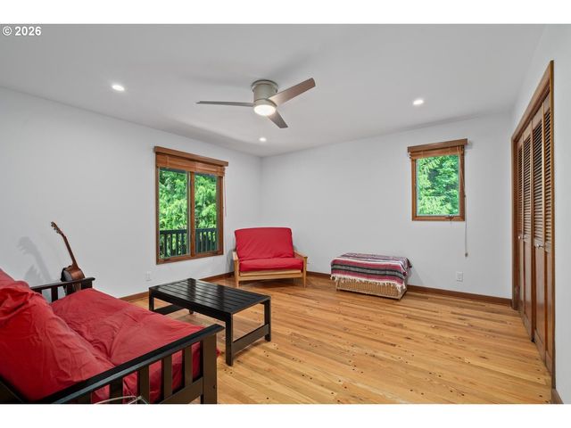 1515 S RADCLIFFE Ct, Portland, OR 97219