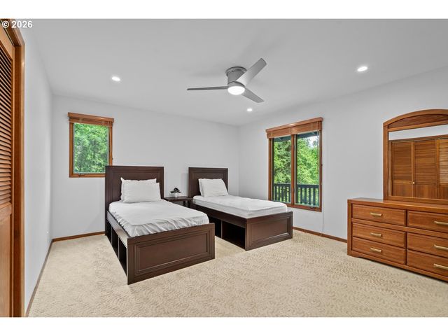 1515 S RADCLIFFE Ct, Portland, OR 97219