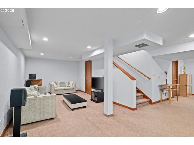 1515 S RADCLIFFE Ct, Portland, OR 97219