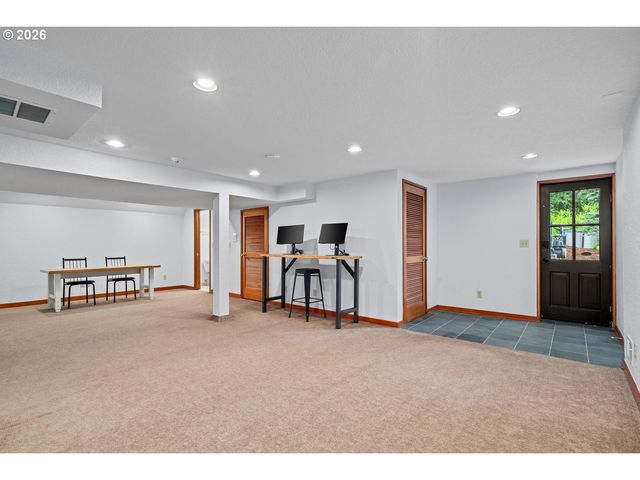 1515 S RADCLIFFE Ct, Portland, OR 97219