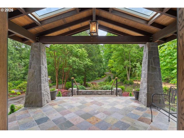 1515 S RADCLIFFE Ct, Portland, OR 97219