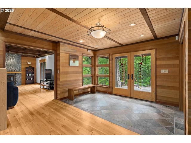 1515 S RADCLIFFE Ct, Portland, OR 97219