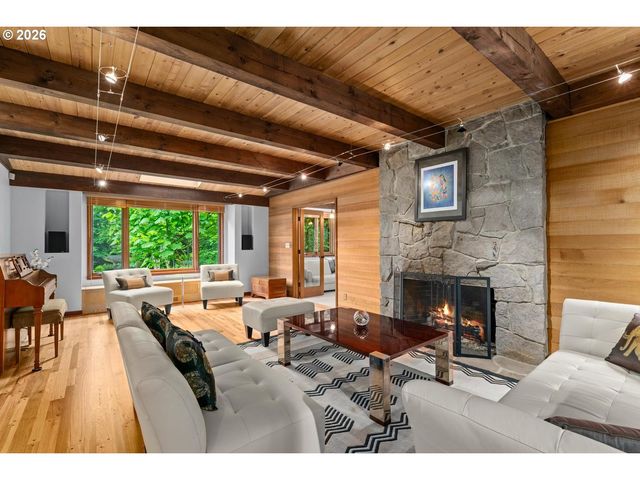 1515 S RADCLIFFE Ct, Portland, OR 97219