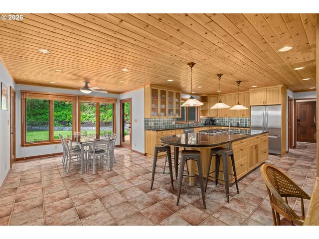 1515 S RADCLIFFE Ct, Portland, OR 97219