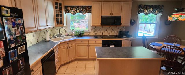 32 Queen Anne Lane, Wappingers Falls, NY 12590