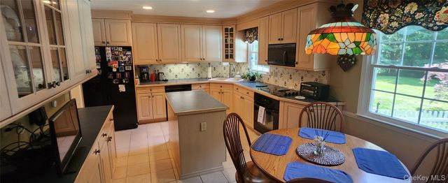 32 Queen Anne Lane, Wappingers Falls, NY 12590