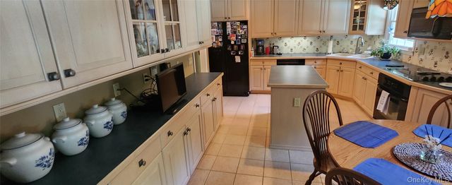 32 Queen Anne Lane, Wappingers Falls, NY 12590