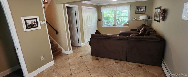 32 Queen Anne Lane, Wappingers Falls, NY 12590