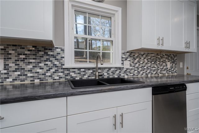 5710 Golden Pond, Northport, AL 35473