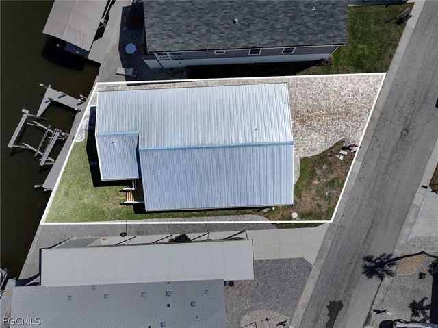 11330 Cypress LN, Fort Myers Beach, FL 33931