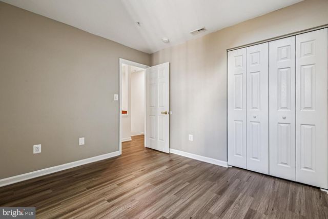 8 CRUSADER CT, Germantown, MD 20874