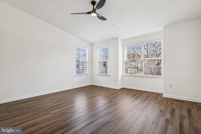 8 CRUSADER CT, Germantown, MD 20874