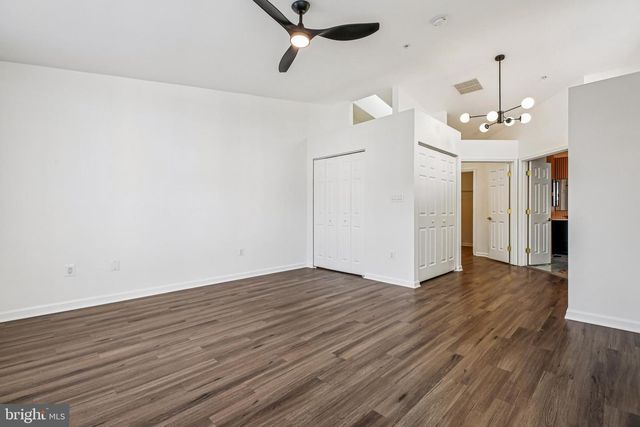 8 CRUSADER CT, Germantown, MD 20874