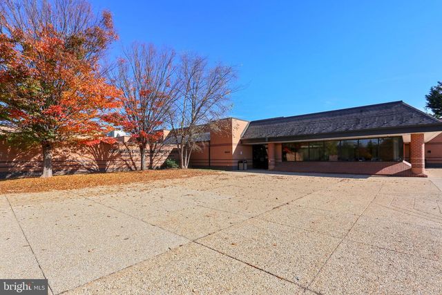 8 CRUSADER CT, Germantown, MD 20874