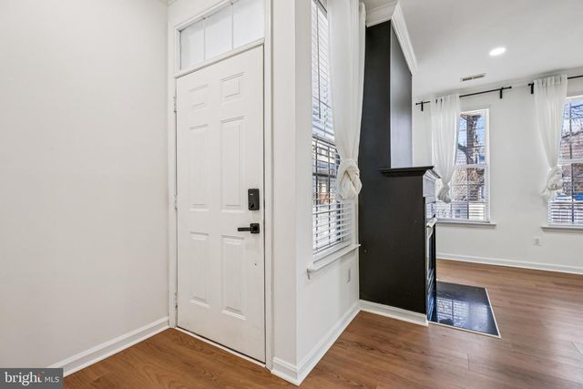 8 CRUSADER CT, Germantown, MD 20874