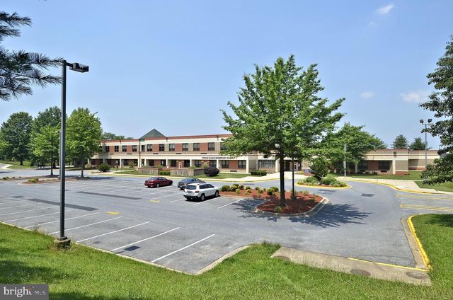 8 CRUSADER CT, Germantown, MD 20874