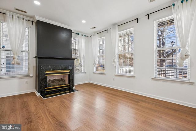 8 CRUSADER CT, Germantown, MD 20874